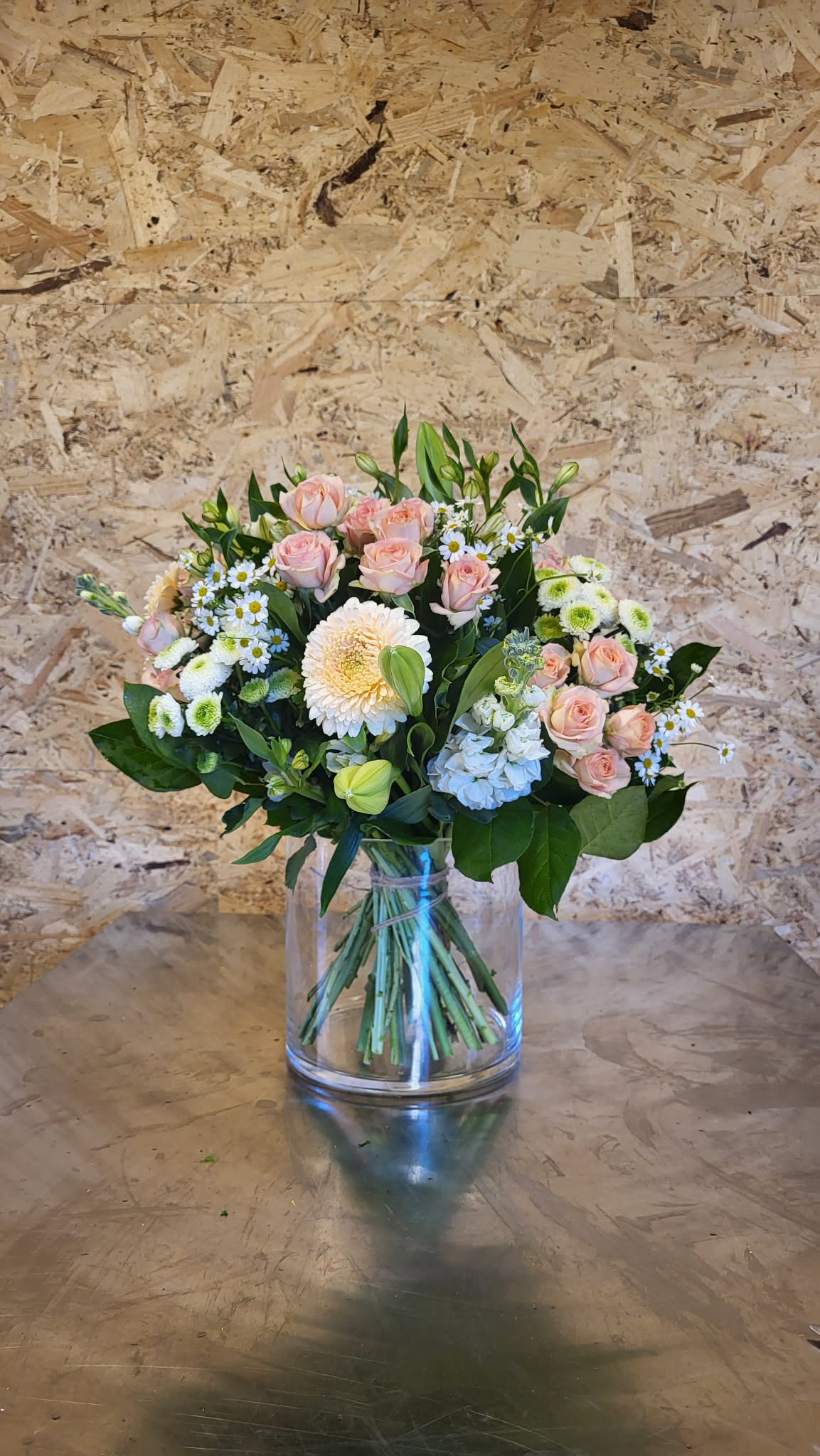 lente boeket in wit en zalm tinten