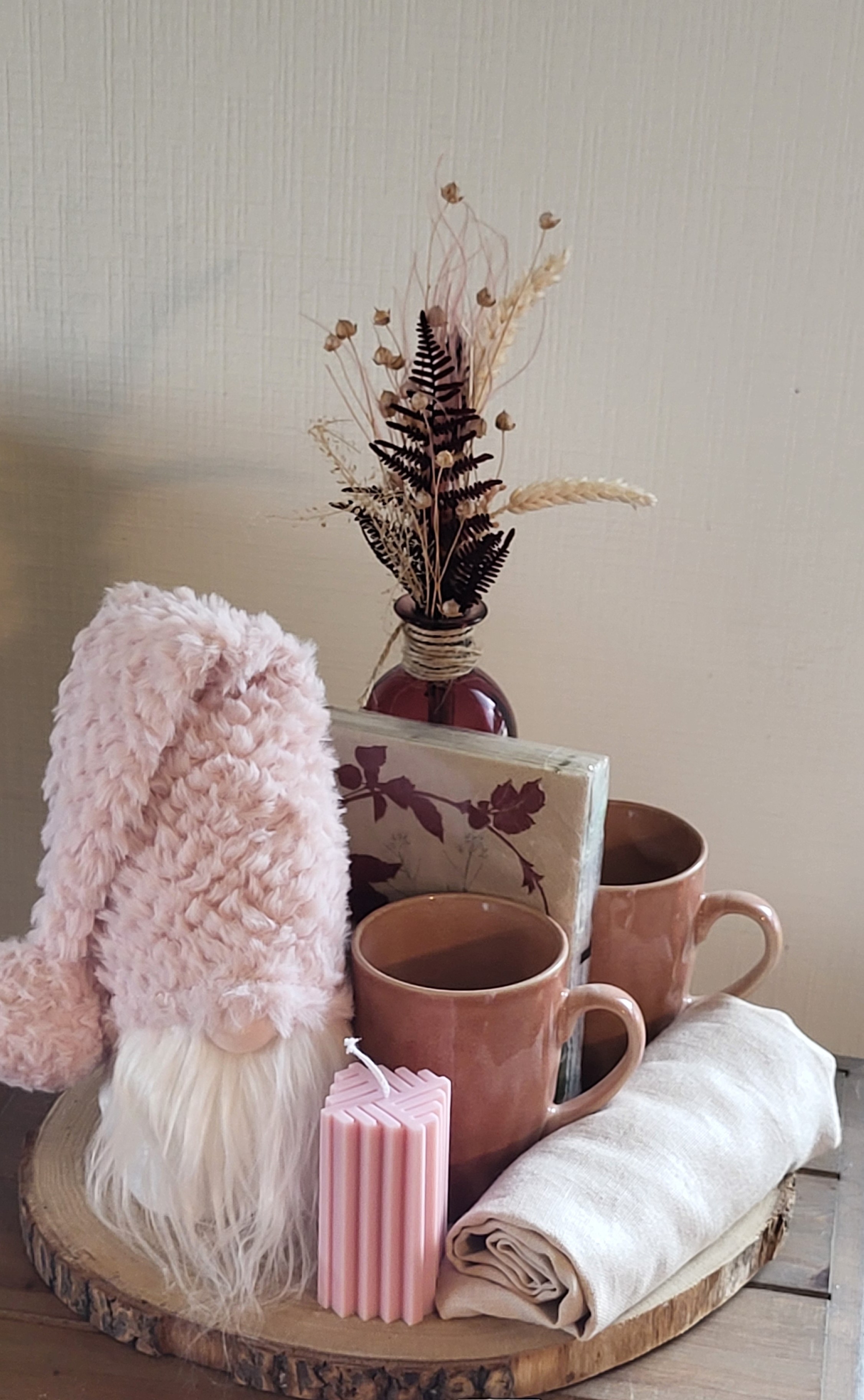 deco schotel met zacht roze cozy