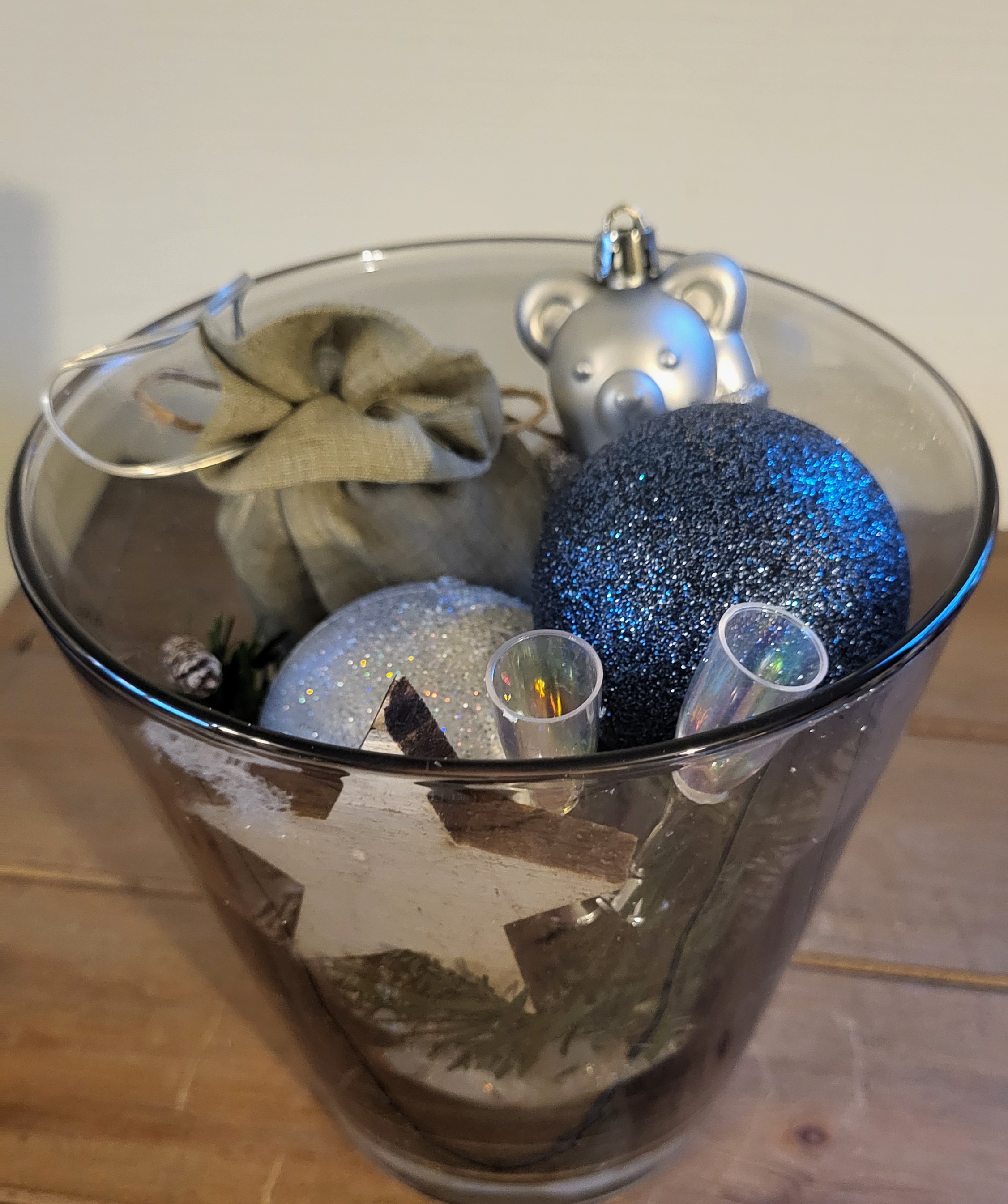 kerst decoratie met lichtjes zilver en blauw