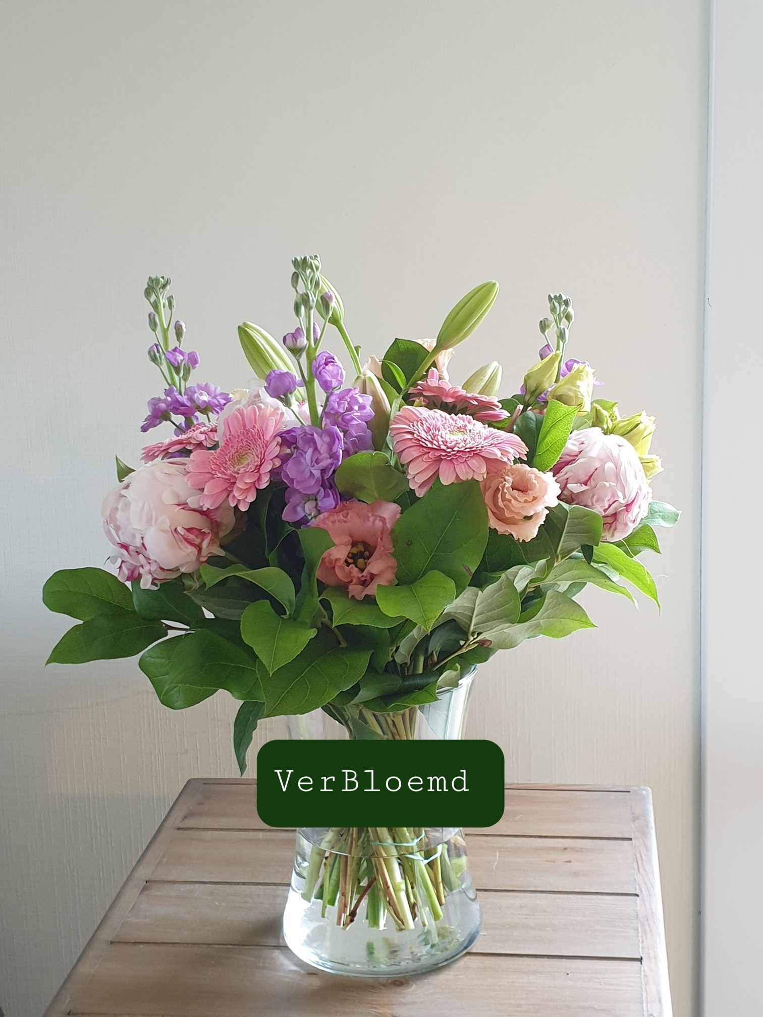 Geurend boeket met lila en roze