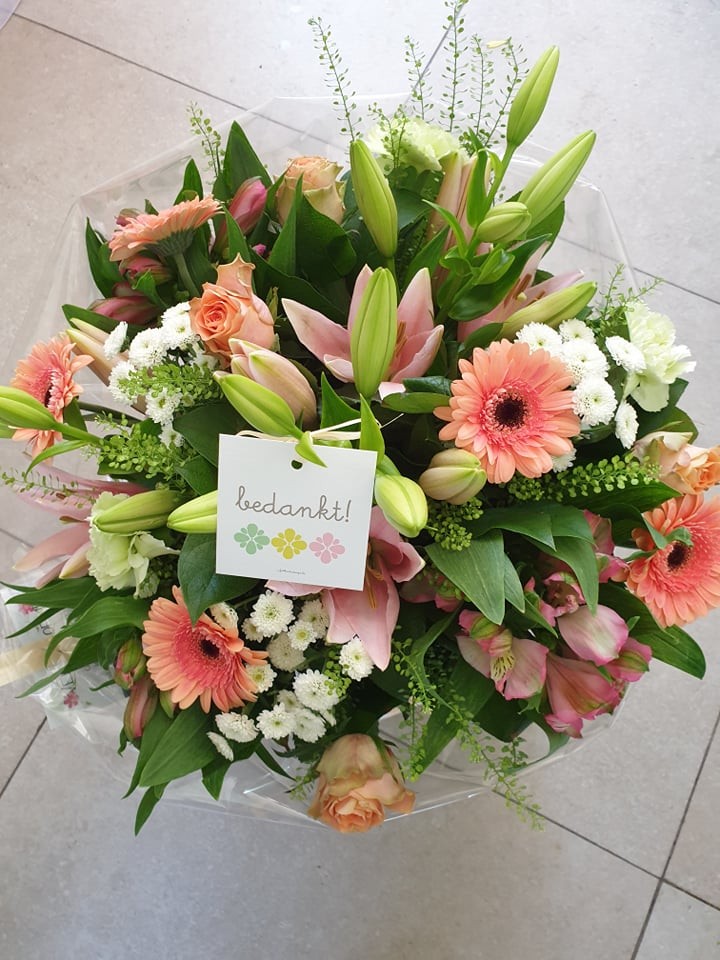 Luxe boeket in roze, zalm en wit