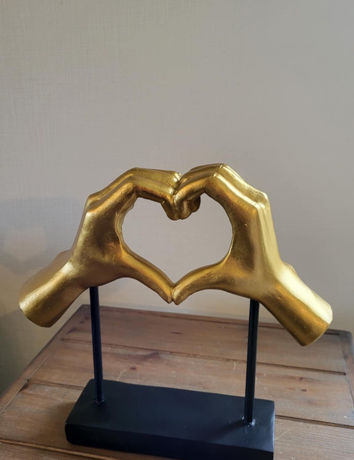 handen hartvorm goudkleurig op voet