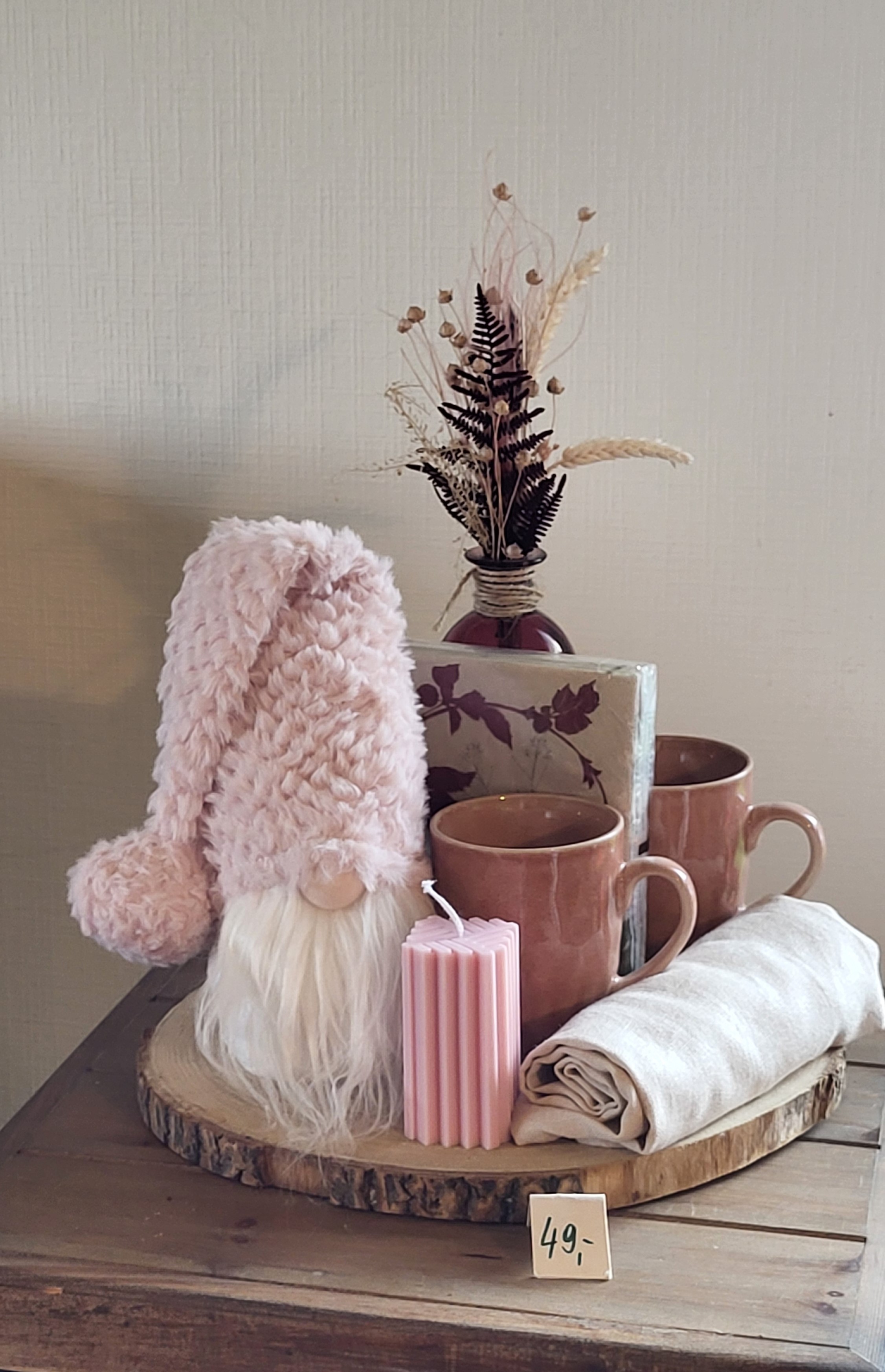 deco schotel met zacht roze cozy