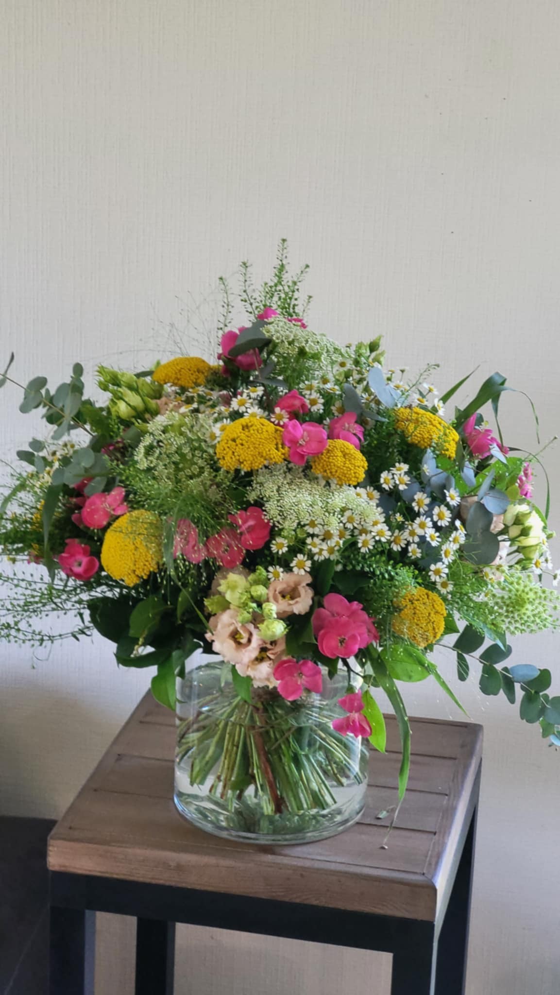 rond bloemstukje voor elke gelehgenheid in oranje tinten